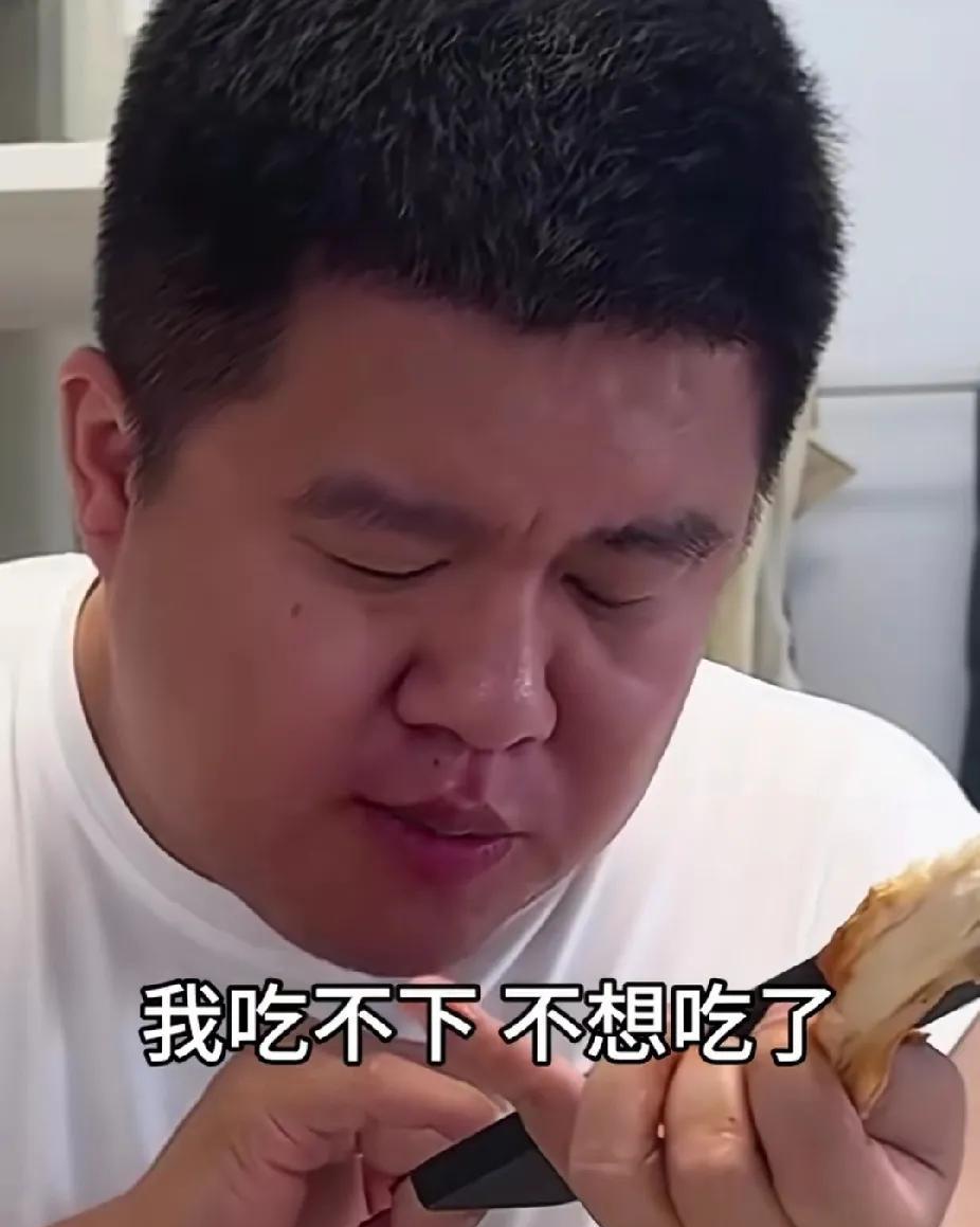 搞笑！8月2日，山东一男子收到妻子的消息询问他吃饭没有，男子看了看一桌子好吃的，