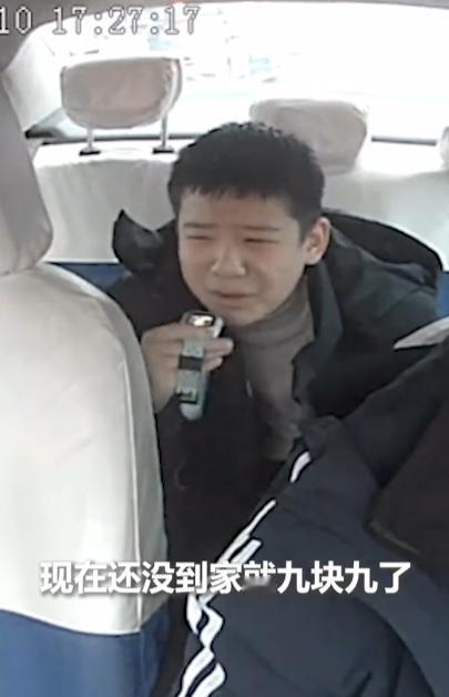 “火到人民日报了！”5月18日报道，贵州一小男孩独自打车回家，结果半路遇上堵车，