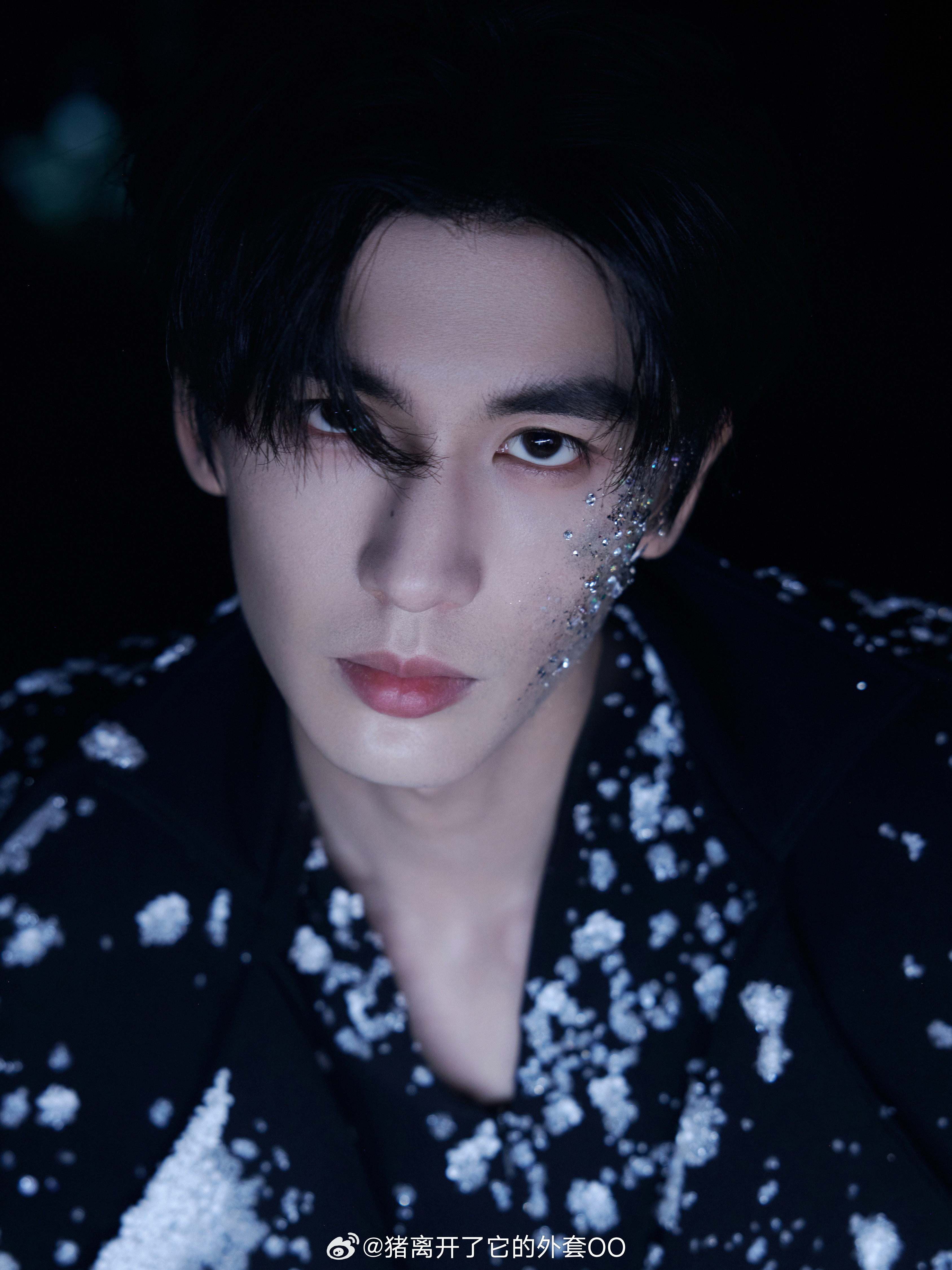 张凌赫ELLE风尚大典造型出图,星光熠熠璀璨夺目!!