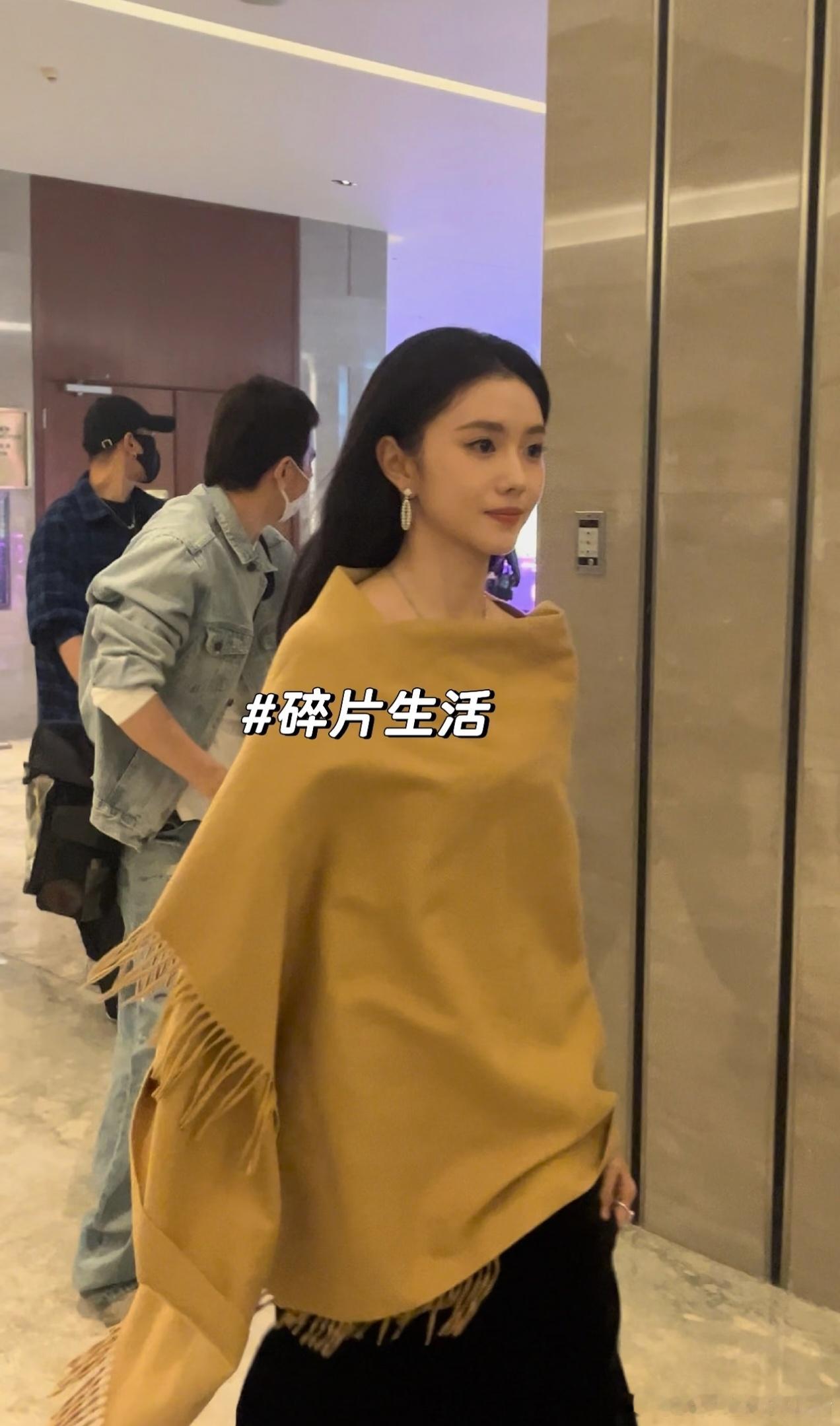 刘浩存北影节路透，温柔女神