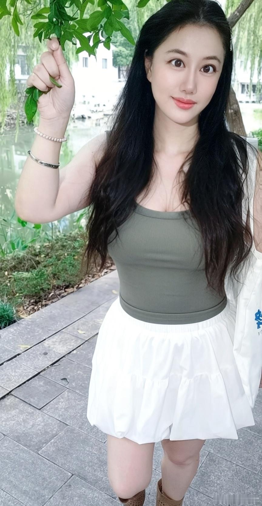 这一天。先是关于在婚外情中要不要留住宝宝，以及宝宝的未来安排，迷茫抑郁焦虑的来访。再是一个被男友分手