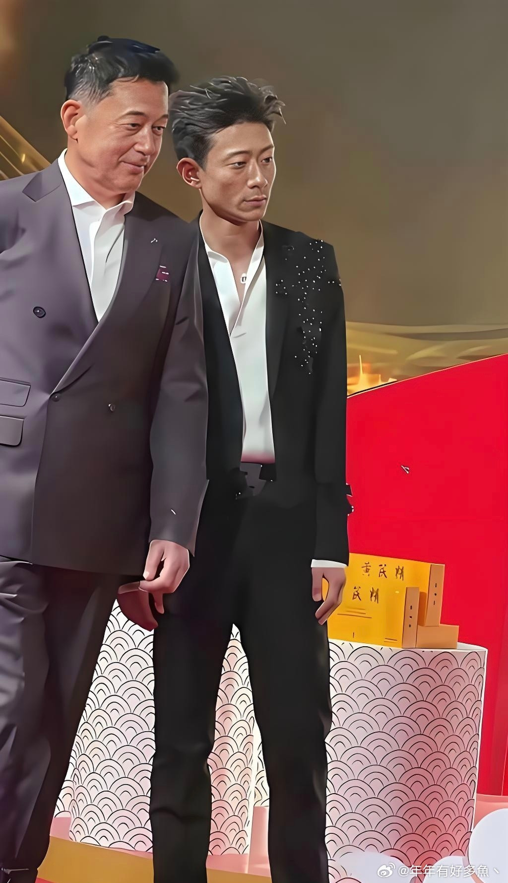 看来造型真的很重要，张一山这是直接改头换面了。