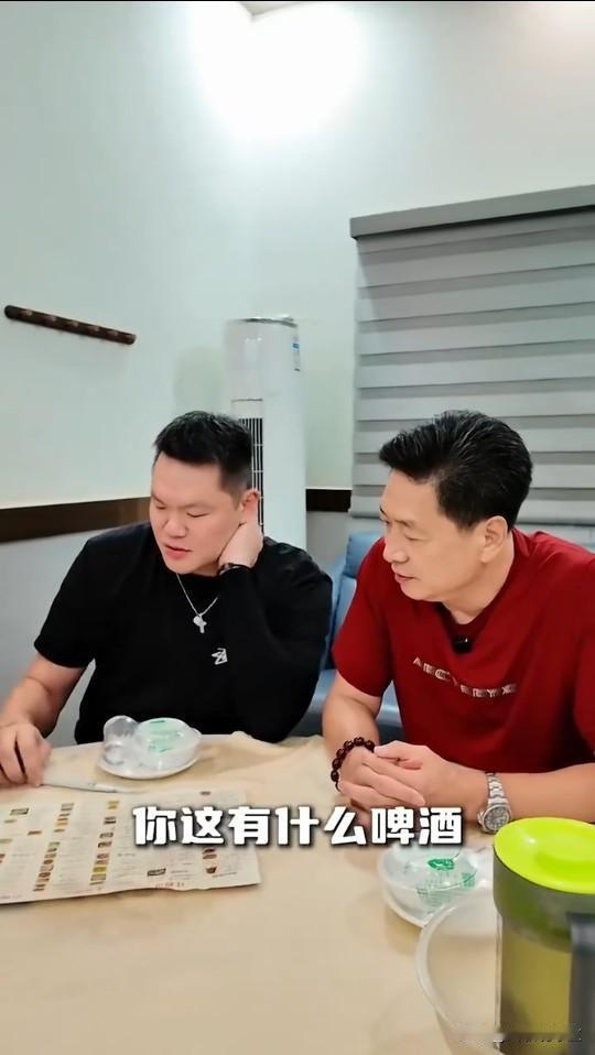 朱芳雨请师傅李春江指导吃饭喝酒，又是生蚝鸡子，又是猪脑猪腰，全是大补菜，这顿饭似