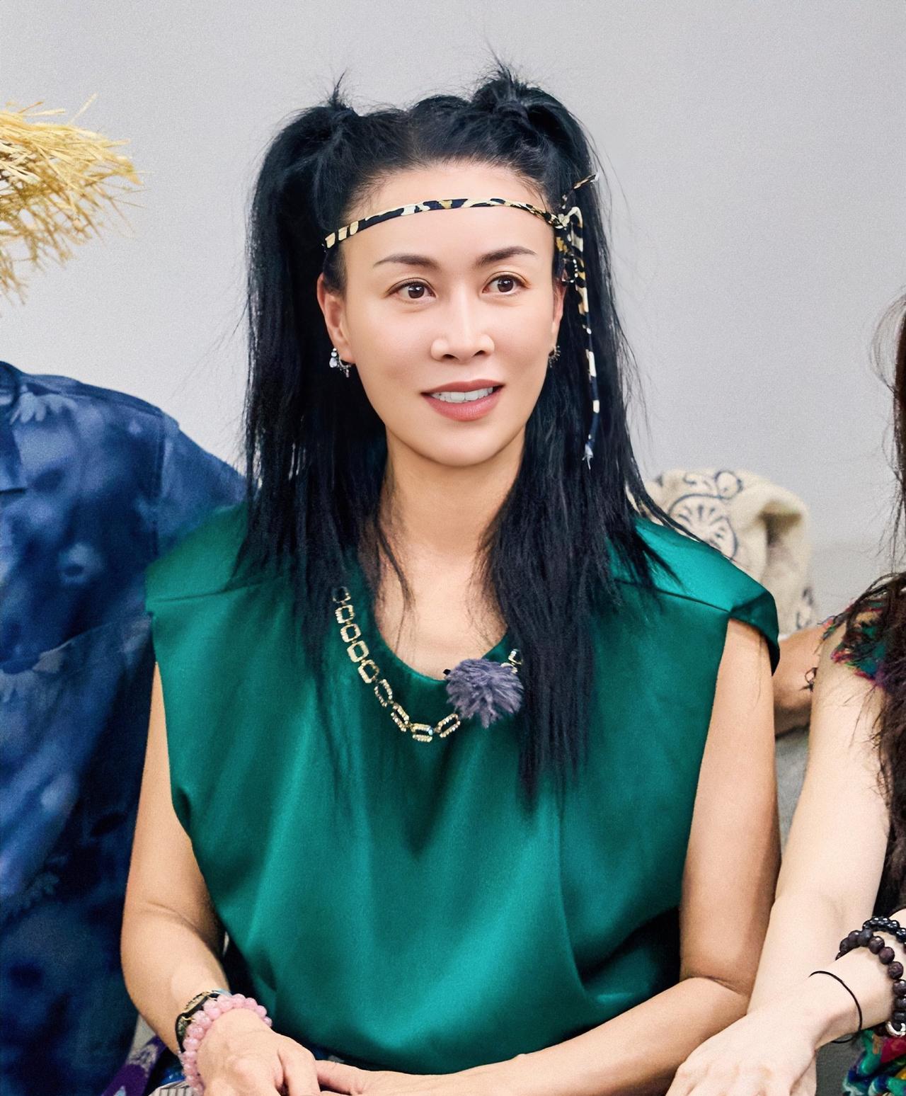 那英平时看起来大大咧咧像个女强人，但是在她这两段感情就能看出，她其实很渴望感