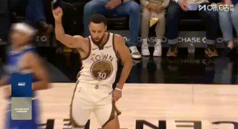 阿杜舞，我也舞——库里单节5中5狂砍15分疯狂跳舞。上半场13中3、3分6投全