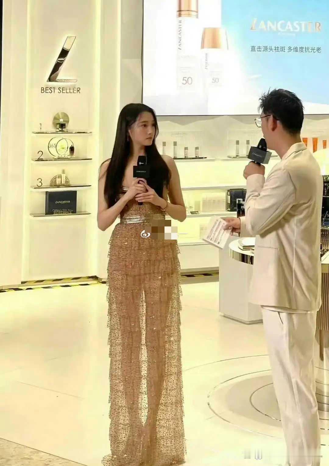 我的天，关晓彤这腿也太长了吧