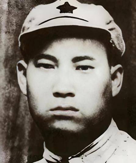 1938年，贺炳炎去收编一支民众自卫队，对方首领原是东北军出身，仗着手上有700