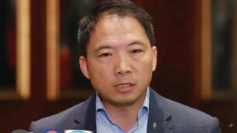 前乱港头目胡志伟，在港服完53个月刑期后，刚一出狱，便一刻没停，马不停蹄地揣着机