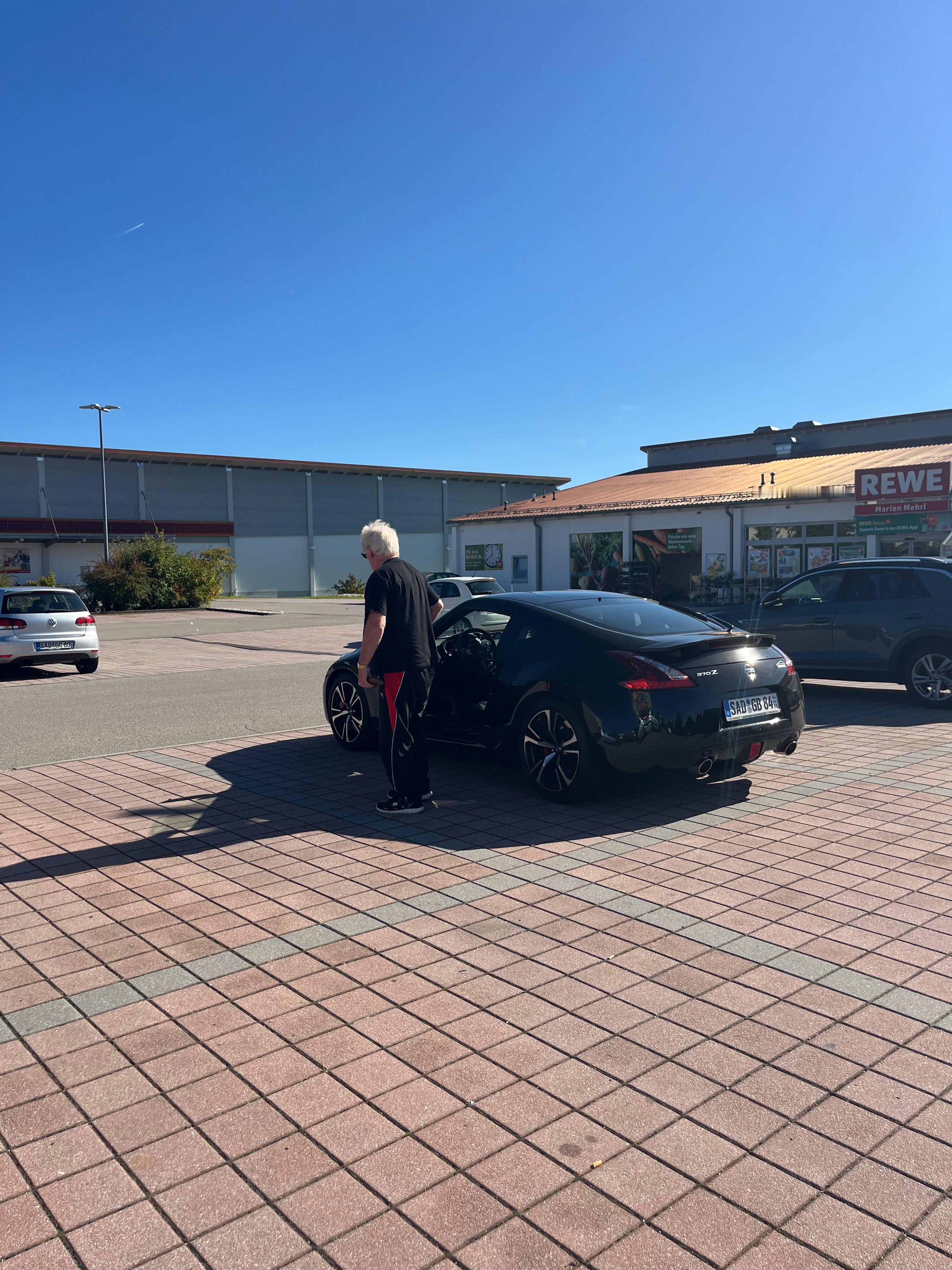 朋友们开跑车要趁早，不然上下车都费劲[doge]yz77聊车​​​