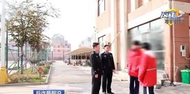 1月5日消息，据央视新闻今日报道，近期山东巨野县的多名中学生手机里的SIM卡被偷