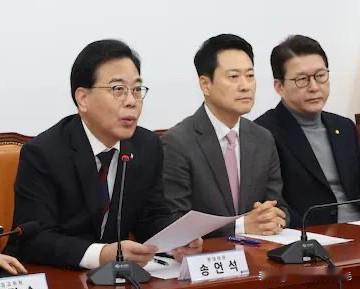 2月27日，韩国朝野围绕大邱·庆北（TK）行政统合特别法案立法程序爆发激烈争执。