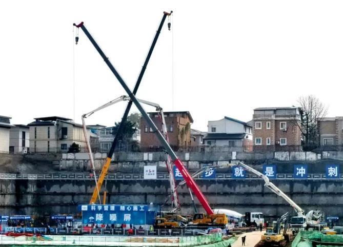 总投资29.1亿元！西安曲江太平坊项目建设现场机械轰鸣、塔吊林立，一派热火朝天的