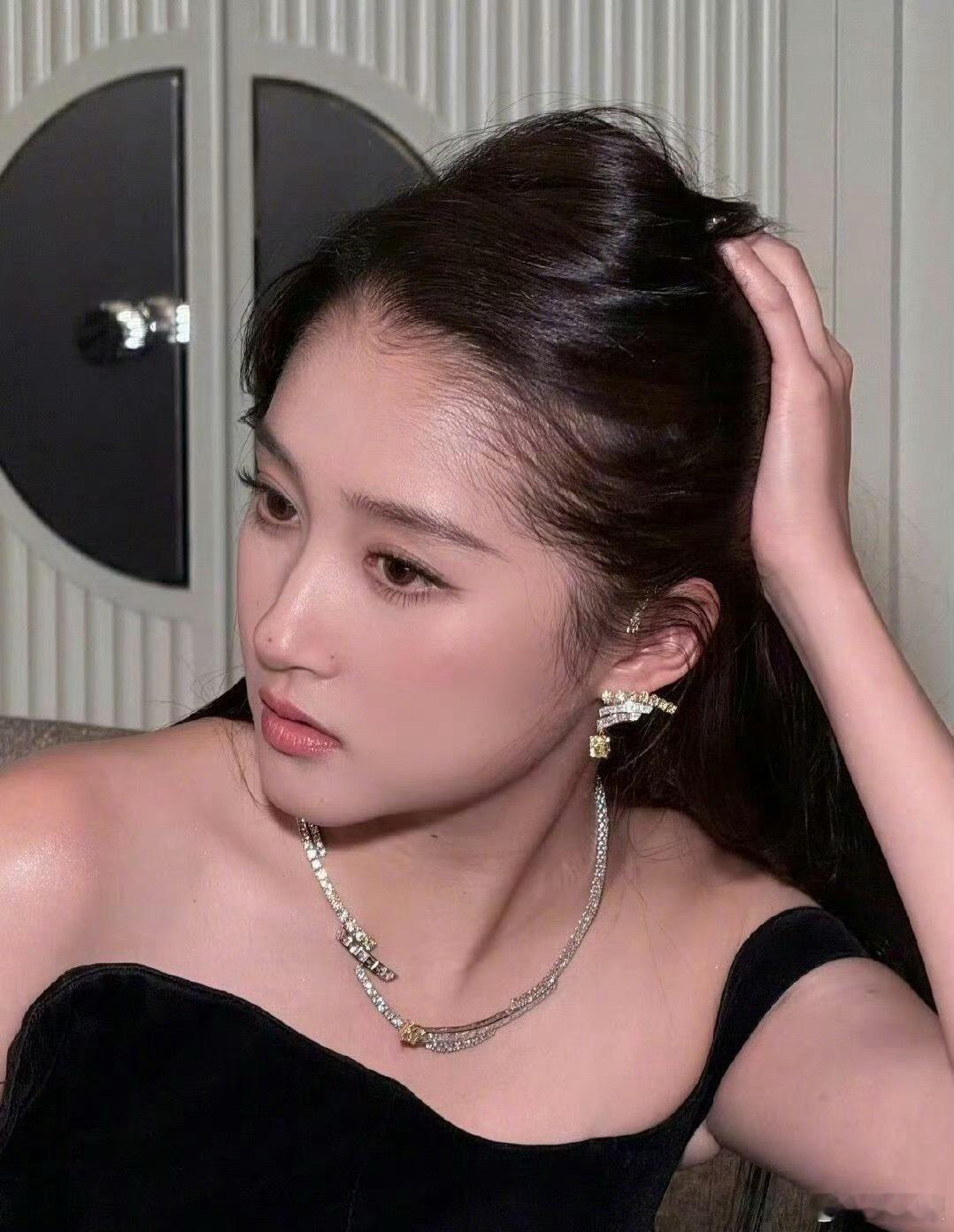 关晓彤美黑之后更高级了诶[爱心]​​​