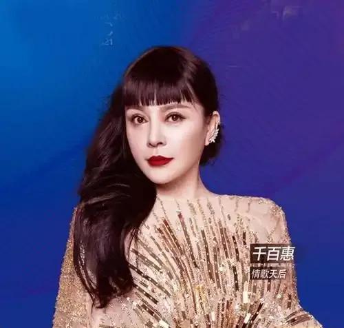 一代甜歌皇后千百惠因病在北京离世。80年代《走进咖啡屋》《想你的时候》风靡两岸及