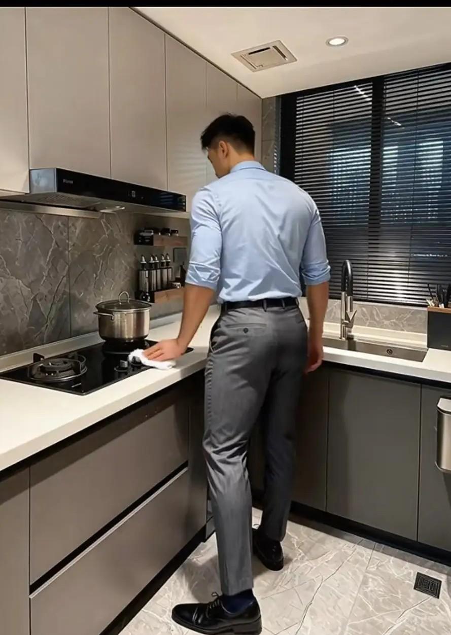 父母都不在了，你们过年还会兄弟姐妹聚在一起过年吗？过年就是一家人团聚在一起，可是