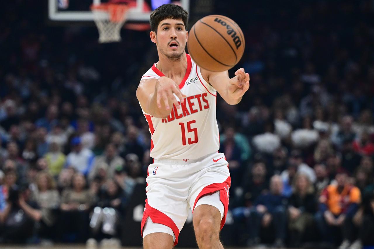 又要给谢泼德道歉了？对阵掘金，谢泼德半场11中8，三分6中4，砍下20分2助攻