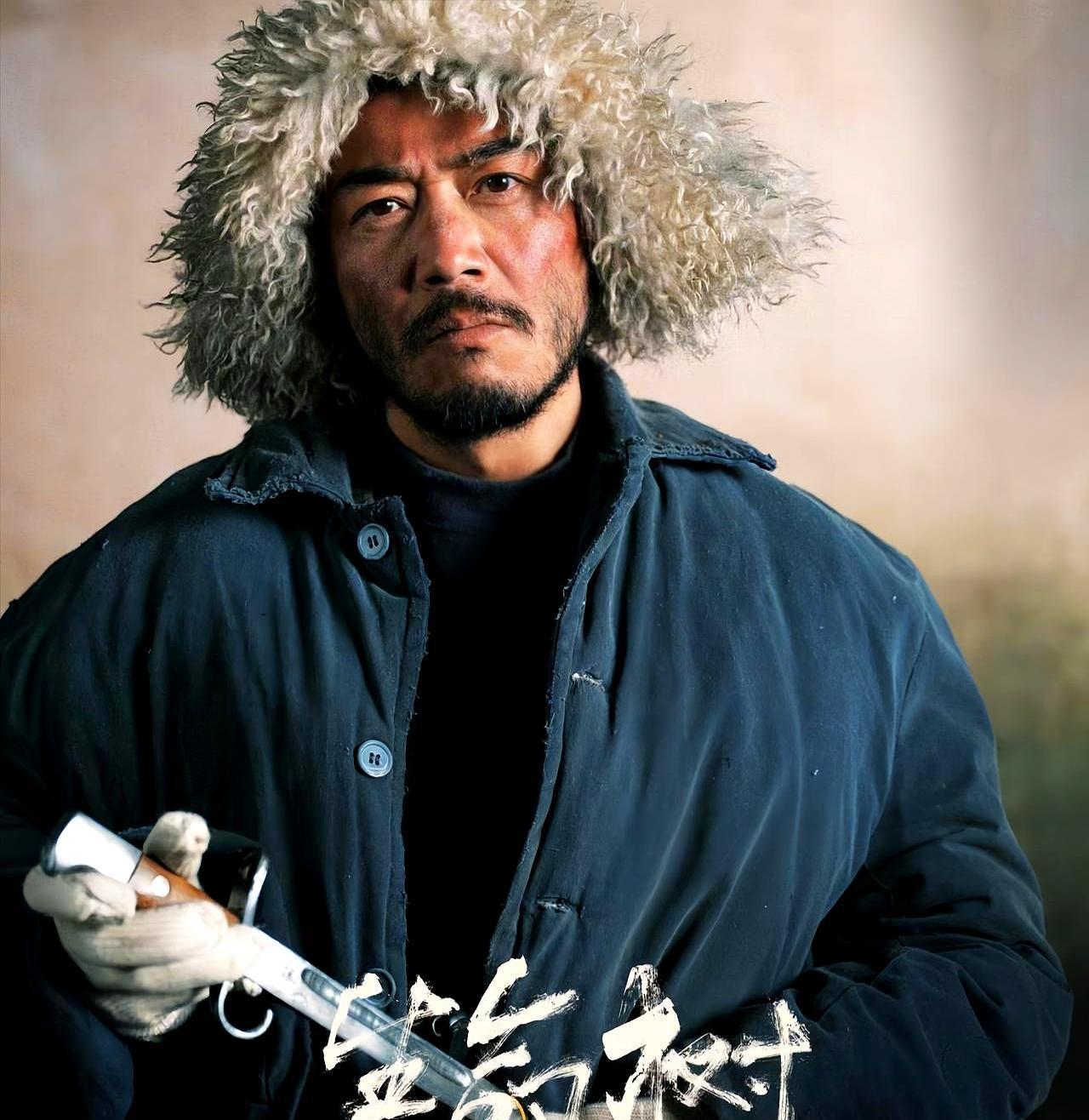 央视一出手，就把内娱最“油”的男人，给炸出来了。别再喊他“小包总”了。新剧《