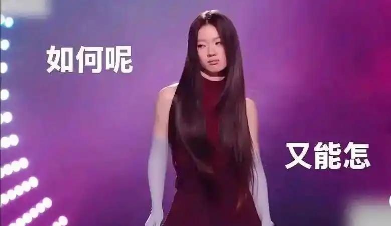 就在单依纯凌晨道歉之后半小时左右，李荣浩就给出了回应，速度快到网友都调侃“秒回”