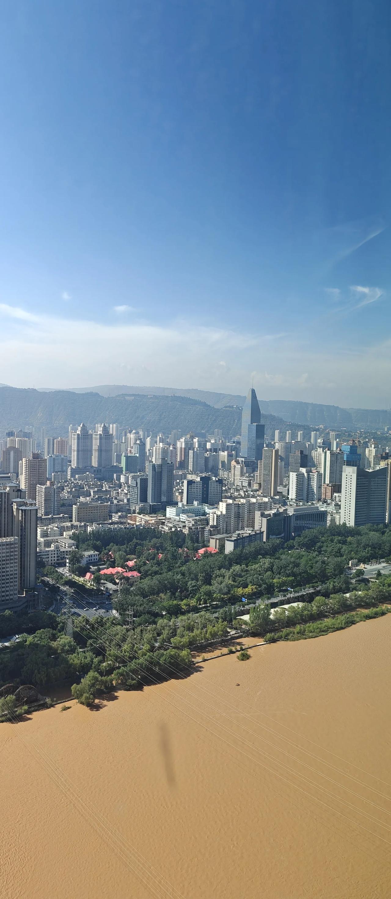 兰州城建这么密集，跟重庆差不多了，说明城区土地必定用地紧张。​​​