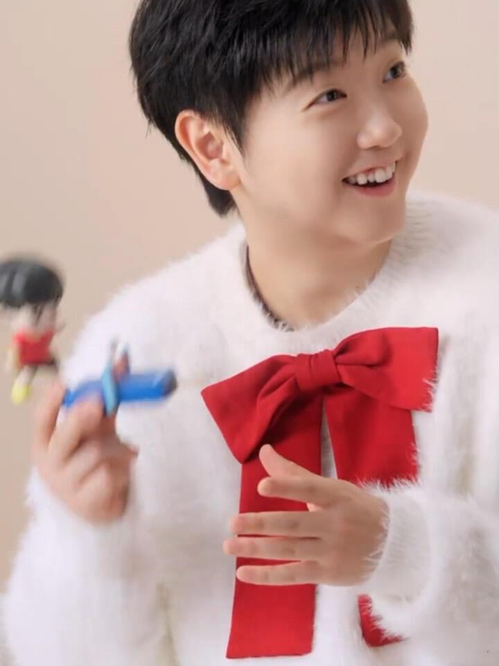 这是孙颖莎和她的周边，自娱自乐，也太可爱了，超级棒的小莎，干啥都好开心！其实孙