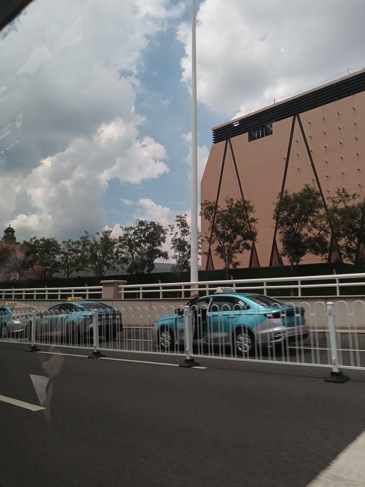 今天天津老师打电话通知了，31号上午去学校，分班，下午开家长会，9.1号