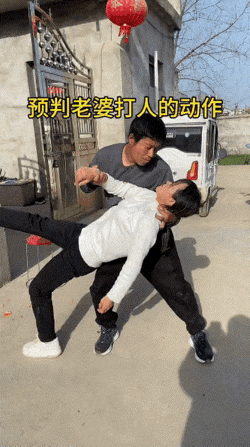 这两个人看起来好熟悉啊，是不是经常发搞笑作品的呀。