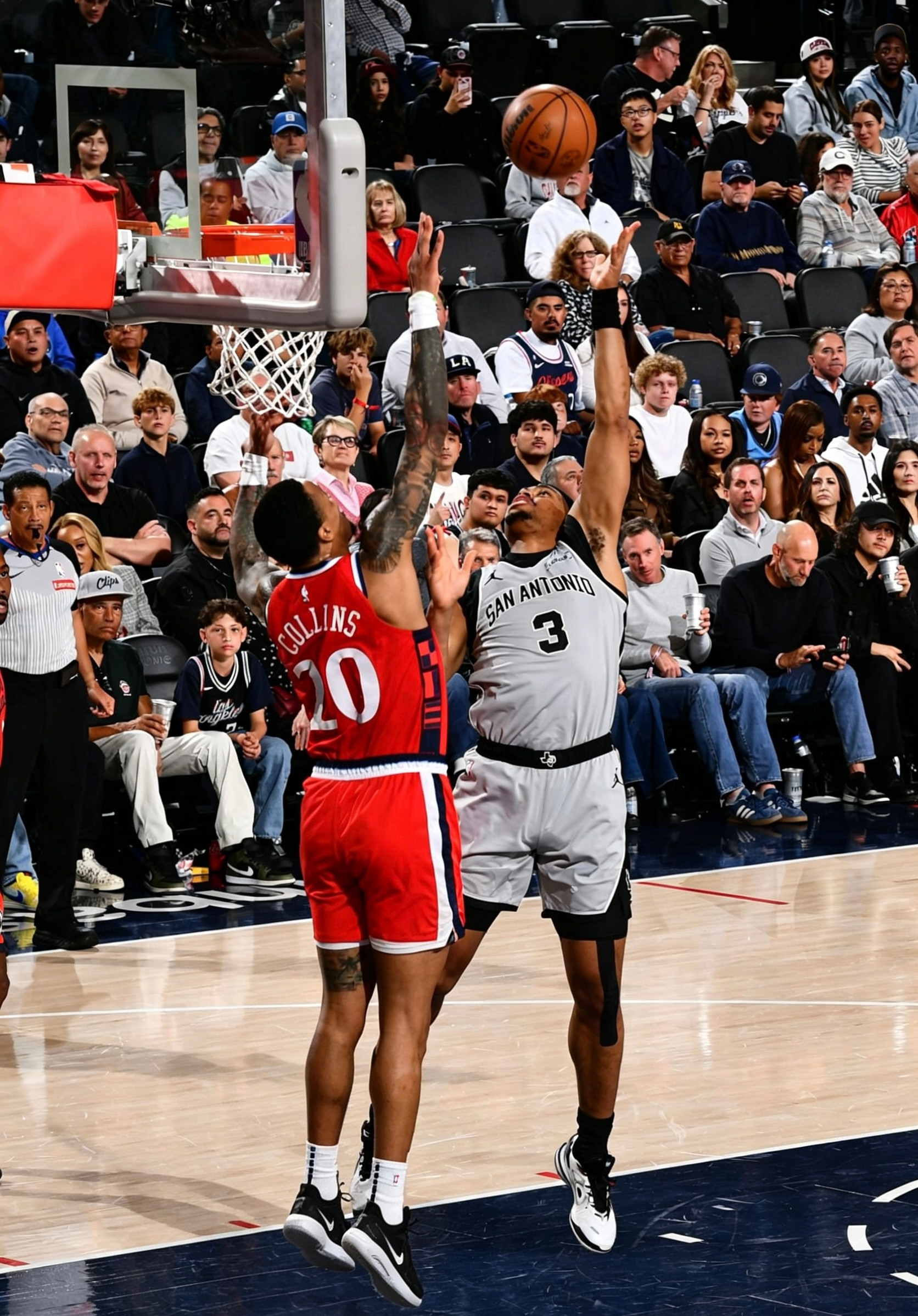 豪取11连胜🎉马刺今天客场118-99轻取快船队马刺（59-18）：福克斯22