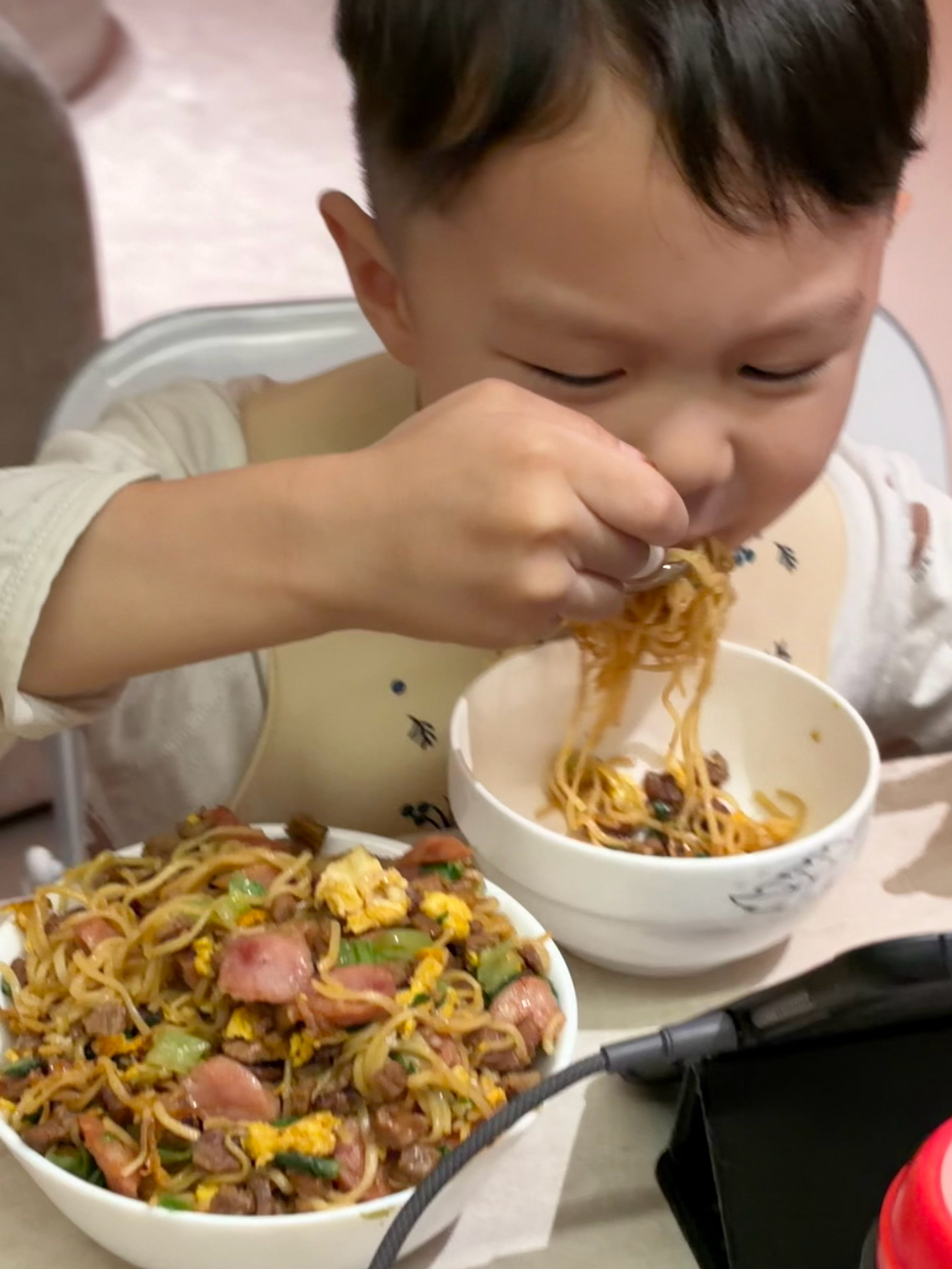 给小同志炒了一碗配料满满的炒面🐰​​​