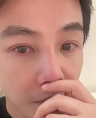 孙坚在节目里说自己被家里当成提款机。姐姐住月子中心十五万直接挂他账。妈妈理疗