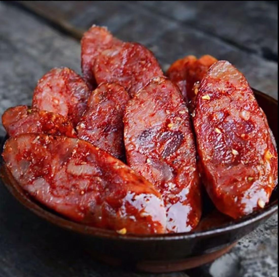 终于有肉贩肯说实话：今年猪肉这么便宜，为啥做腊肠的反而少了？猪肉跌到个位数，