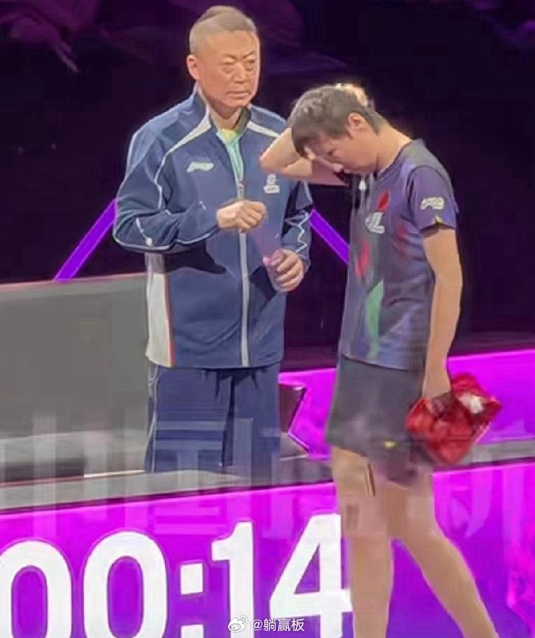 王蔓昱被爆冷的原因找到了。专业人士给出答案：王蔓昱的反手体系是女子乒坛的独一档，