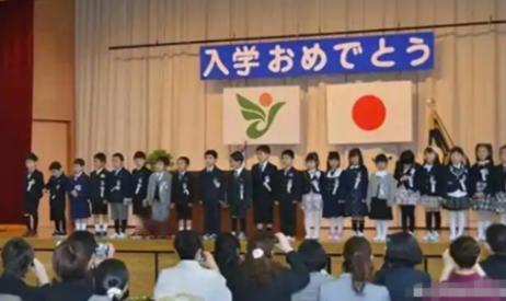 日本人在中国办了那么多学校，培养了各行各业的人才，中日都是东方人的面孔，为了能融