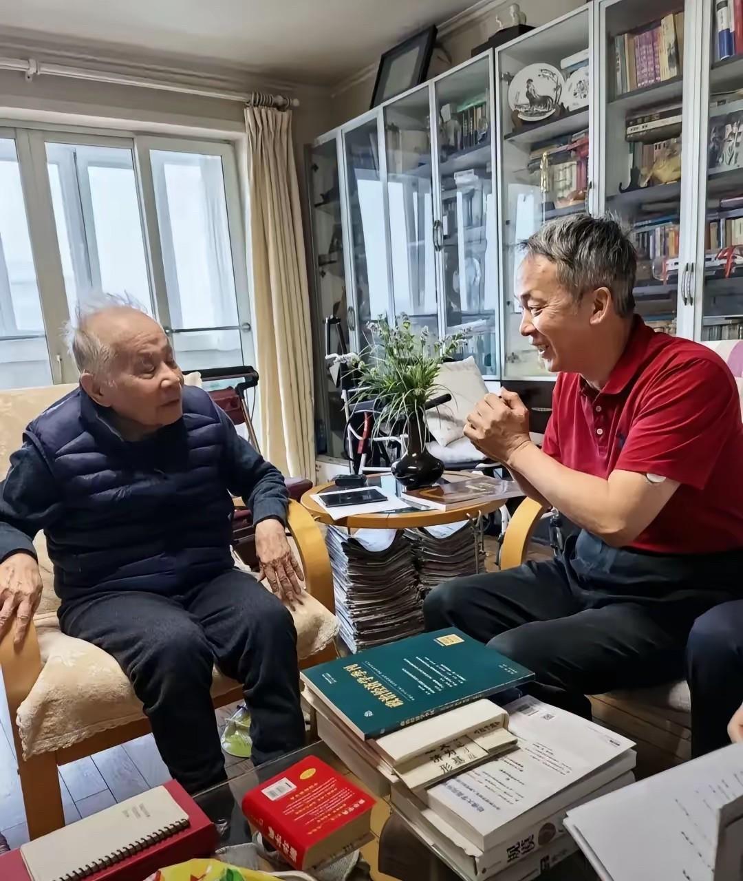 #何祚庥院士是科学家、物理学家还是哲学家？#三者都是。