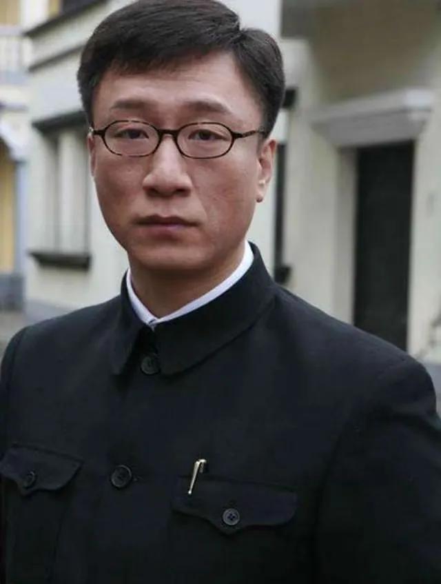 老剧新看余则成当副站长为何“没威信”？看懂《潜伏》权力暗战就懂了！网友疑惑