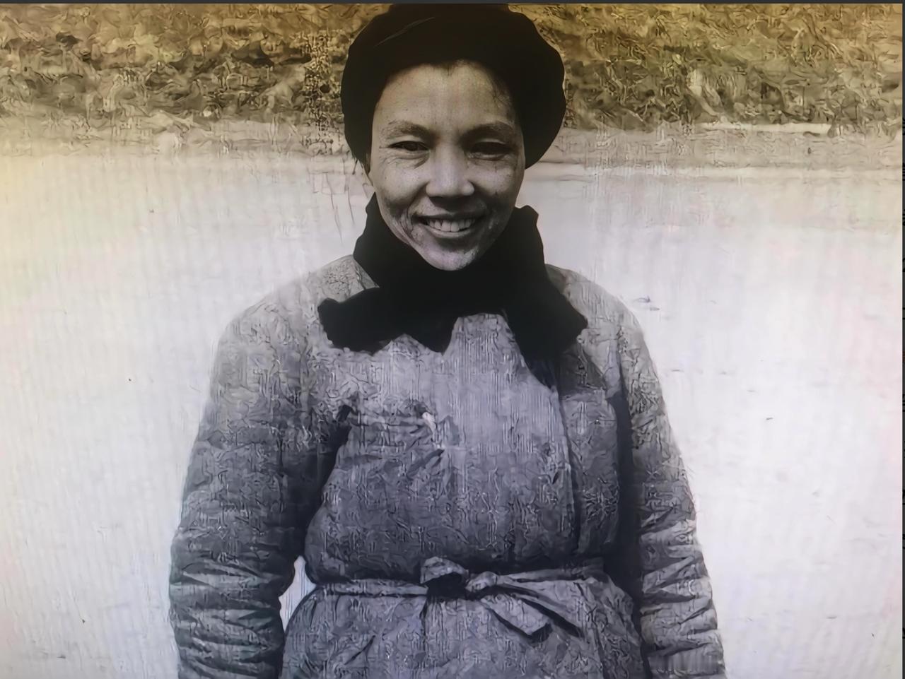 1959年，农妇指着报纸上的元帅喊"这是我丈夫"，旁人都当她疯了。没人知道，25