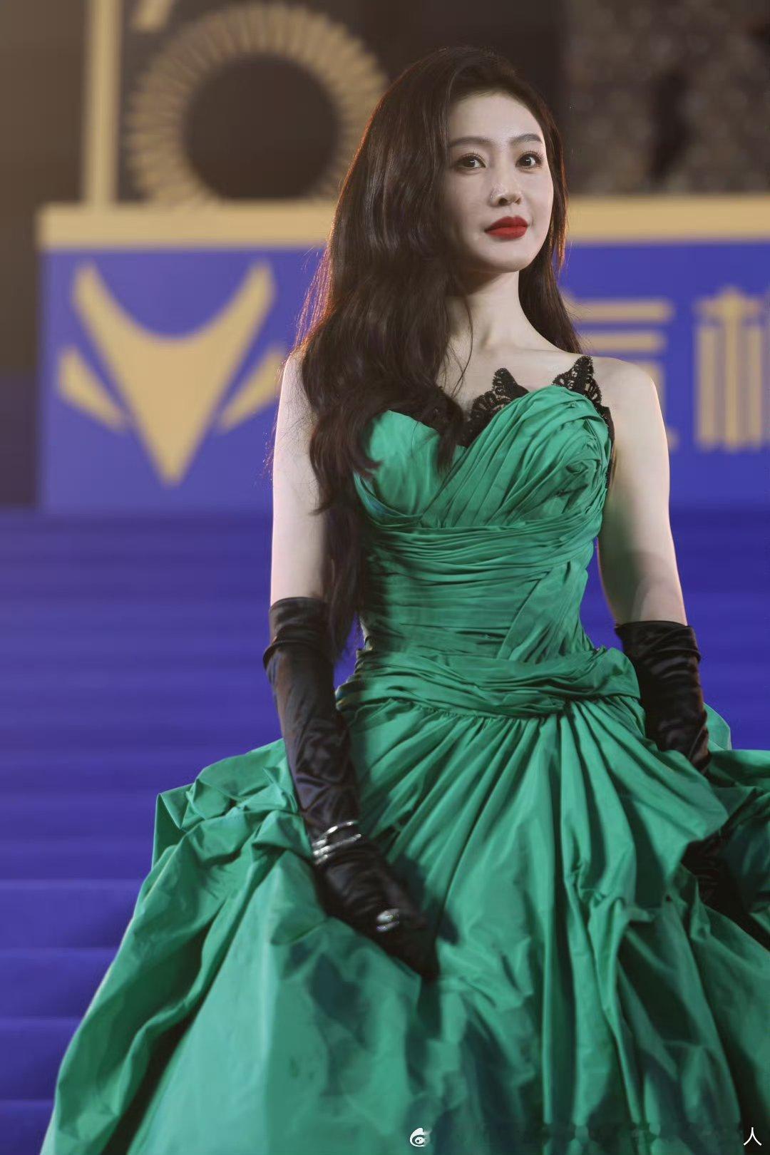 传别的就算了张天爱这几年瘦成这样，传给生子我不信哎