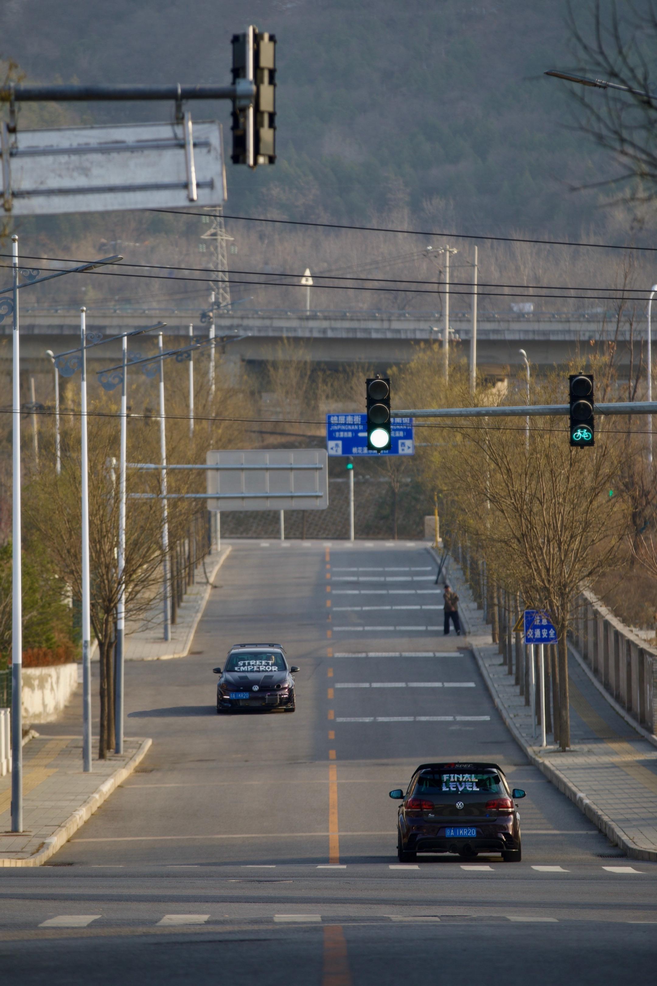 交叉路口 在此碰头。