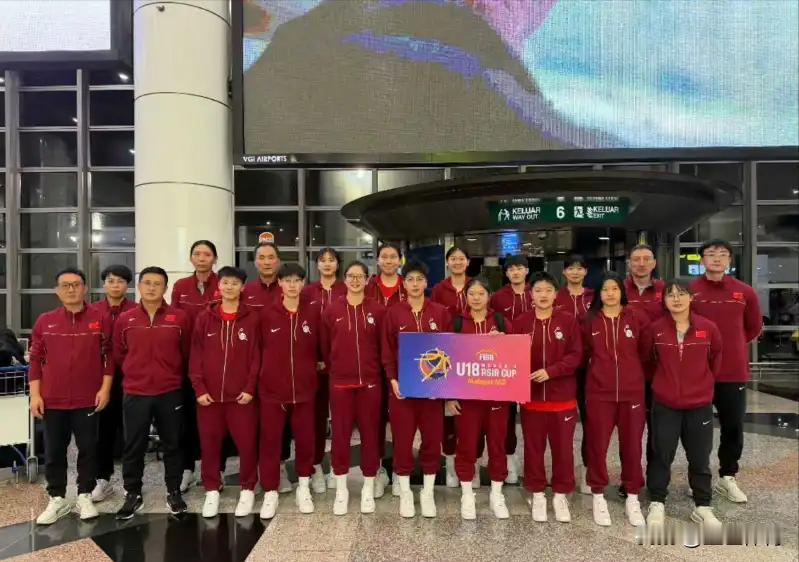 亚青赛:U18女篮惜败日本，主帅真的很让人失望看的憋气，中国女篮带了不少各队