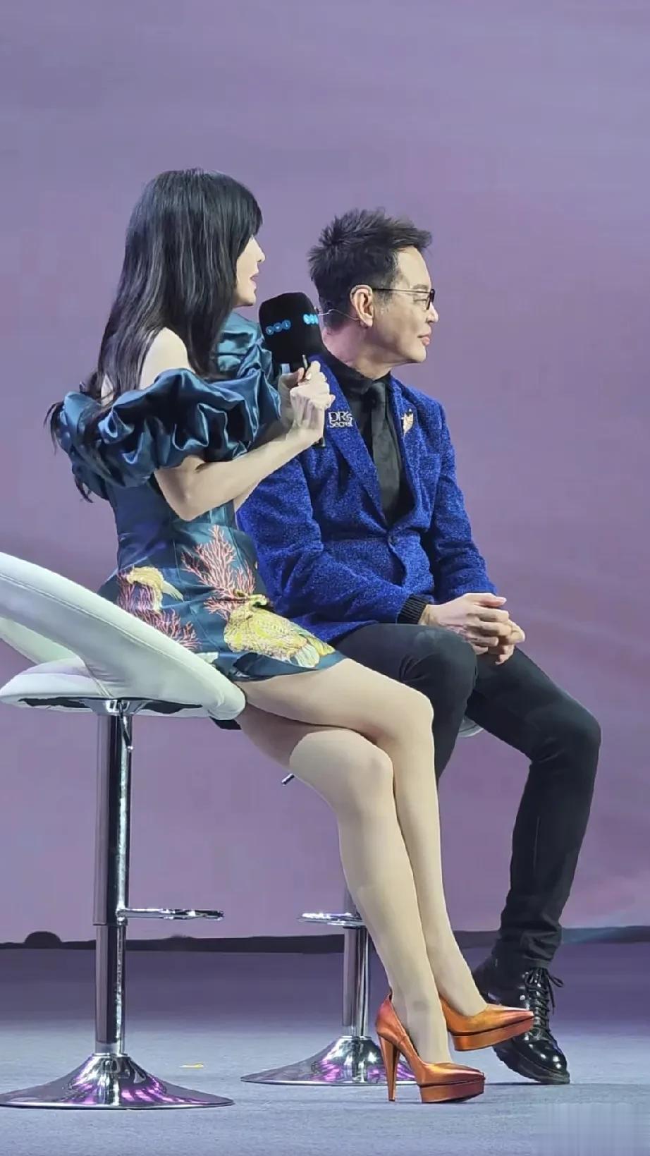 周慧敏确实美