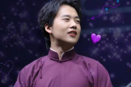 郭麒麟用5毛的A4纸翻身，递话筒时早忘了自己是郭德纲儿子。于谦五十岁生日