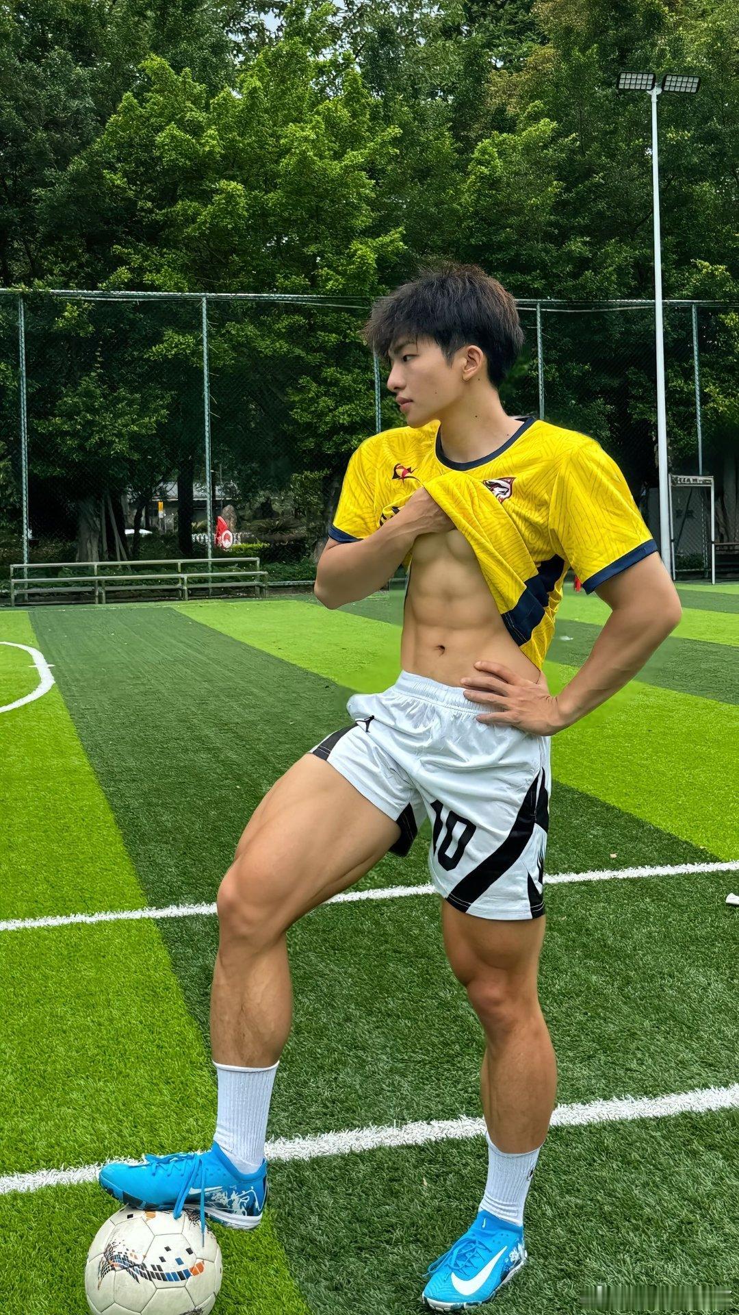 就是特别喜欢肌肉男体育生体育生