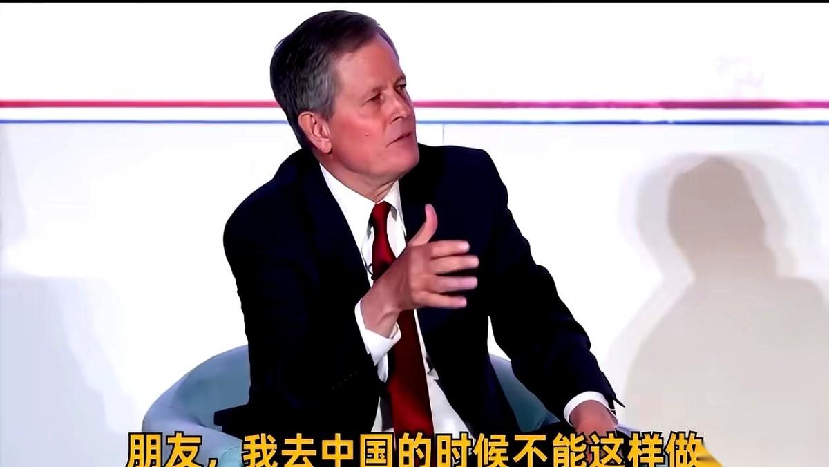 真绝了。一个堂堂美国大议员，举着个手机到处放话：“我只有到了印度，才敢把手机拿
