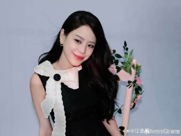 江语晨来浪姐胖了十斤江语晨眼里只有对食物的渴望长沙特色小吃挨个打卡，煎饼果子火