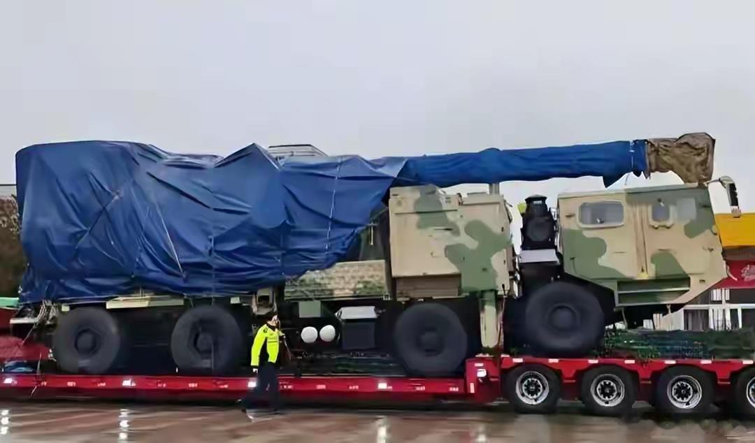 手持电磁枪亮相，中国电磁武器全面发力！近日，央视正式官宣，中国手持电磁枪已完成实