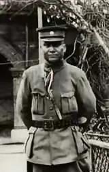 1927年9月，蒋介石首次下野回到故乡溪口，为维护持开销，蒋介石下野后的遭遇还挺