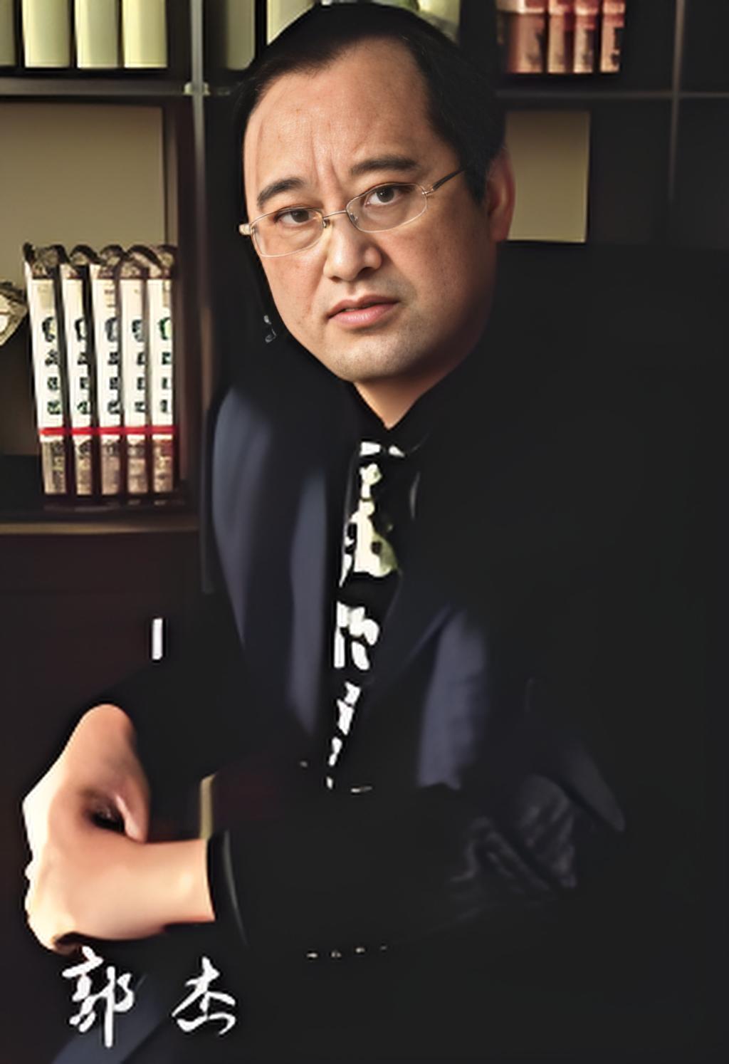 郑州宏达汽配城老板郭杰，58岁，估计身家上10亿元，当地郑州汽贸头部民企大老板，