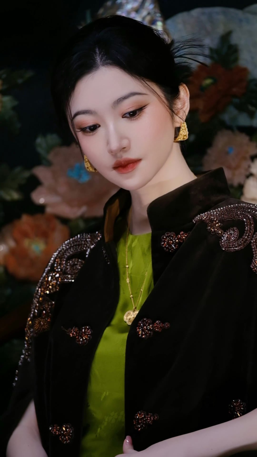 房贷就是噩梦，现在已经把很多人逼上了绝路，人生就那么几十年，房贷却还了30年，30年内省吃俭用，不敢