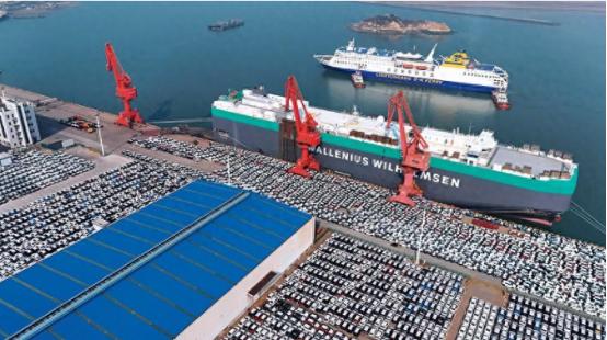 中国公开“耍流氓”，美国气的火冒三丈，报应来的太快了！原来美国受不了中国的电动汽