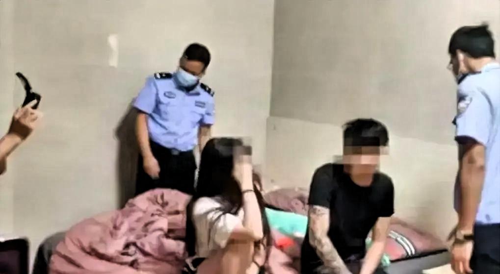 山东青岛，一男子支付400元嫖资后，开灯看清脱掉衣服的女子长相后，嫌弃对方不好看