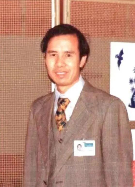 *1983年11月25日，我国外交信使何存峰乘坐美国泛美航空PA72